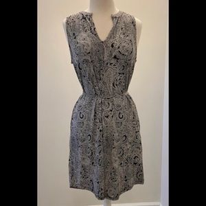 Sleeveless Banana Republic shift dress